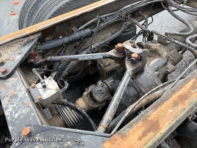 image for item FU4540 2010 Kenworth T800 truck cab and chassis