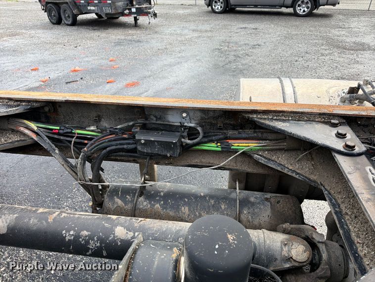 image for item FU4540 2010 Kenworth T800 truck cab and chassis
