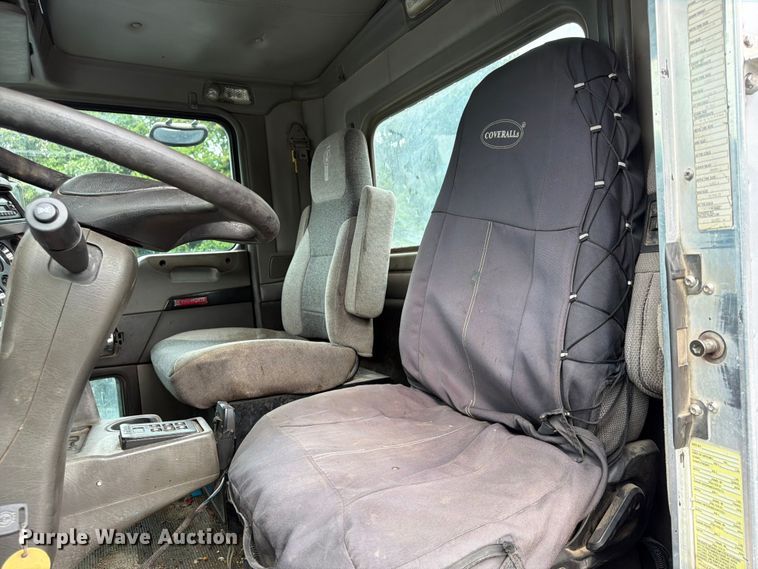 image for item FU4540 2010 Kenworth T800 truck cab and chassis