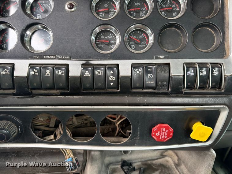image for item FU4540 2010 Kenworth T800 truck cab and chassis