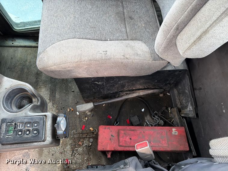 image for item FU4540 2010 Kenworth T800 truck cab and chassis