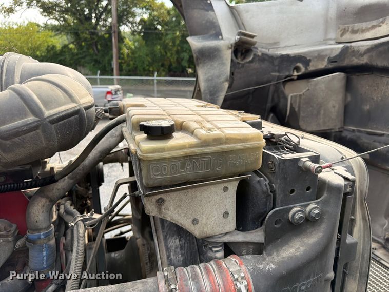 image for item FU4540 2010 Kenworth T800 truck cab and chassis