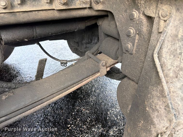image for item FU4540 2010 Kenworth T800 truck cab and chassis