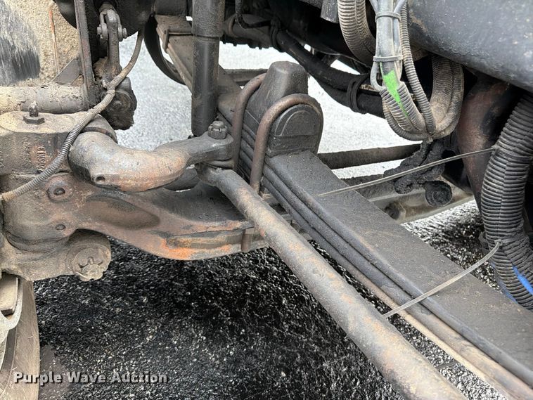 image for item FU4540 2010 Kenworth T800 truck cab and chassis