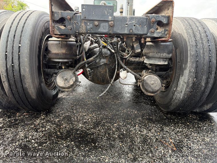 image for item FU4540 2010 Kenworth T800 truck cab and chassis