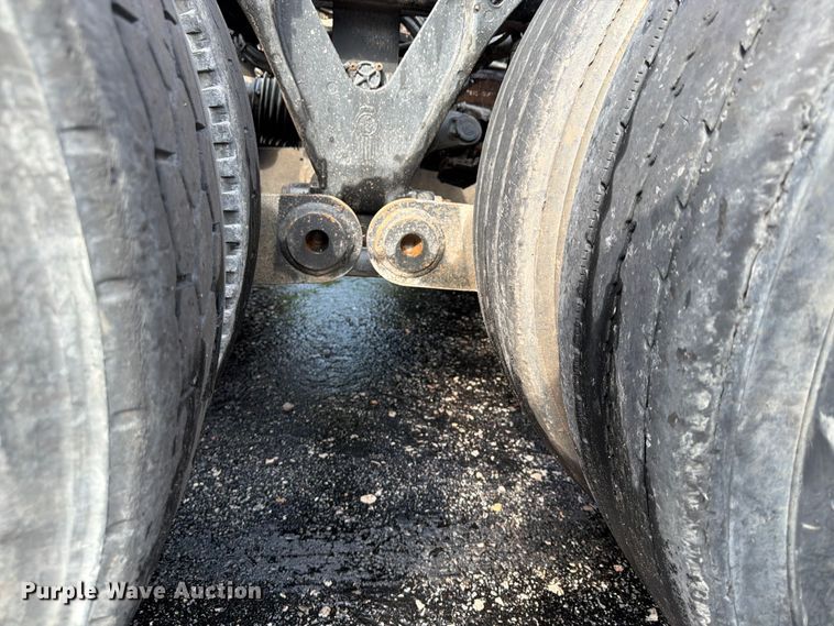 image for item FU4540 2010 Kenworth T800 truck cab and chassis