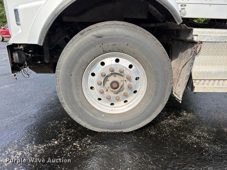 image for item FU4540 2010 Kenworth T800 truck cab and chassis