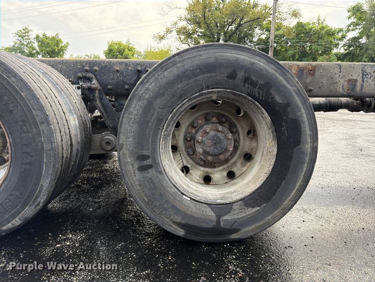 image for item FU4540 2010 Kenworth T800 truck cab and chassis