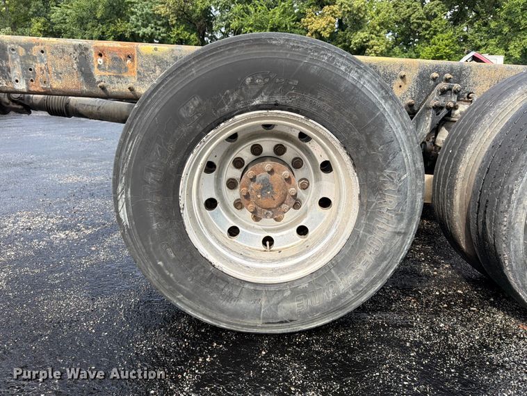 image for item FU4540 2010 Kenworth T800 truck cab and chassis