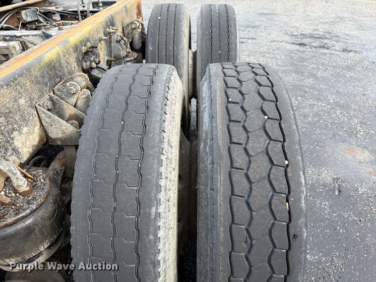 image for item FU4540 2010 Kenworth T800 truck cab and chassis