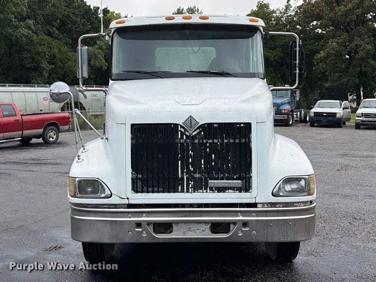 image for item FU4541 2000 International 9100i semi truck