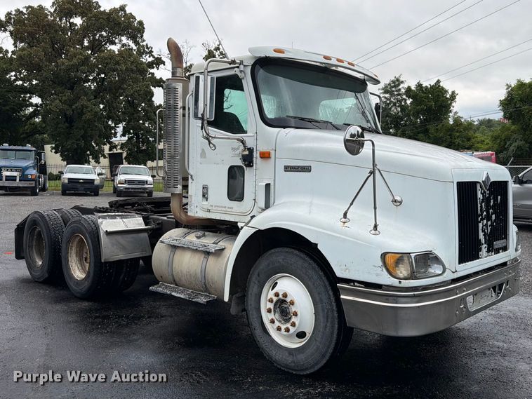 image for item FU4541 2000 International 9100i semi truck