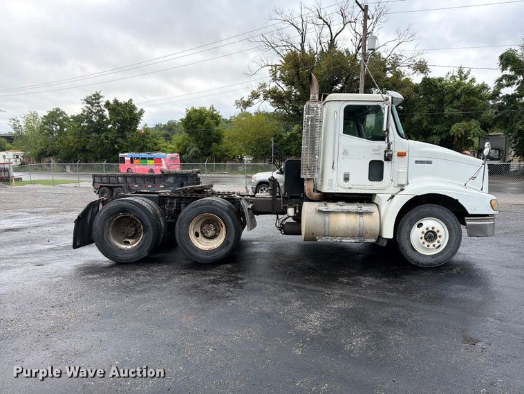 image for item FU4541 2000 International 9100i semi truck