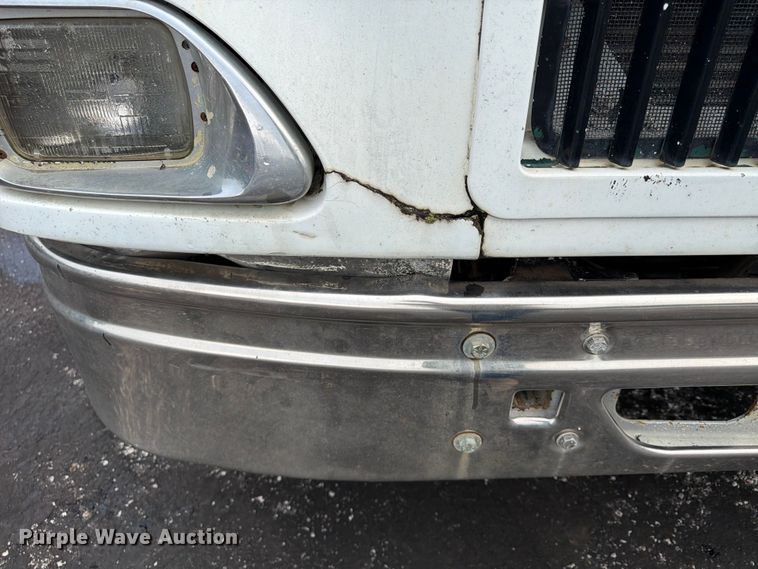 image for item FU4541 2000 International 9100i semi truck