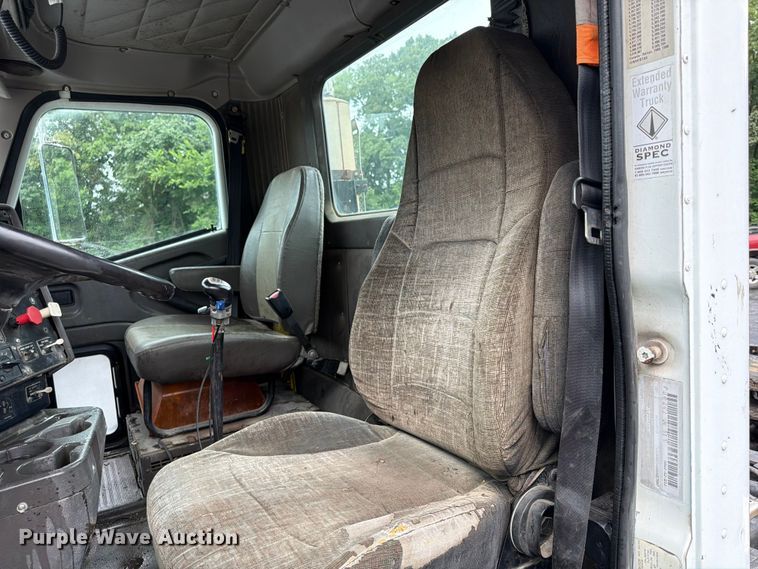 image for item FU4541 2000 International 9100i semi truck