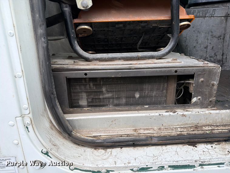 image for item FU4541 2000 International 9100i semi truck