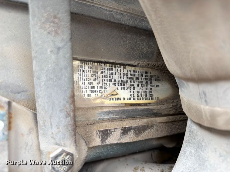 image for item FU4541 2000 International 9100i semi truck