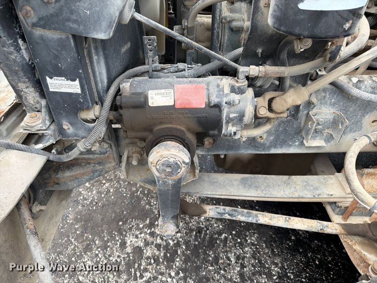 image for item FU4541 2000 International 9100i semi truck
