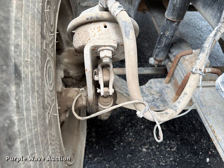 image for item FU4541 2000 International 9100i semi truck