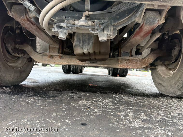 image for item FU4541 2000 International 9100i semi truck