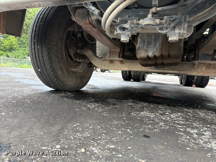 image for item FU4541 2000 International 9100i semi truck