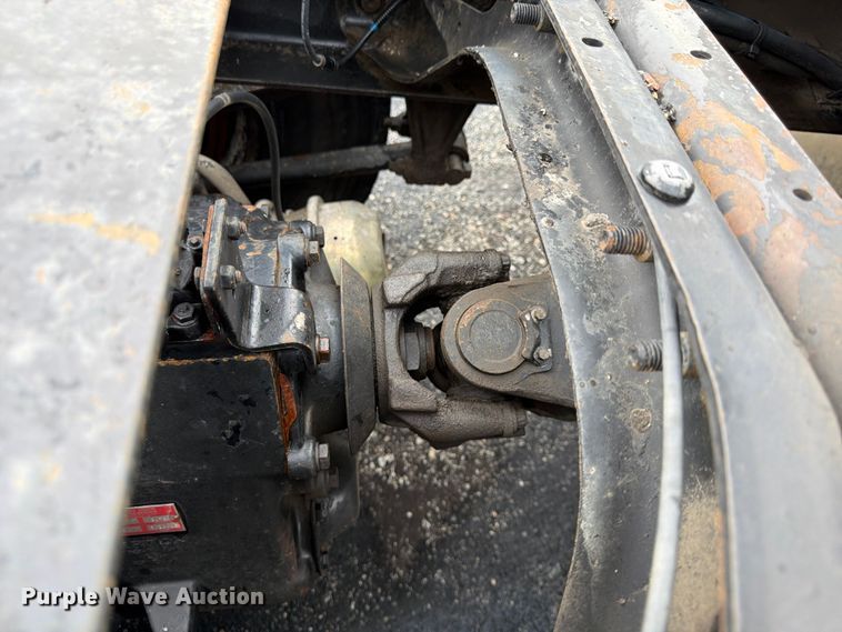 image for item FU4541 2000 International 9100i semi truck