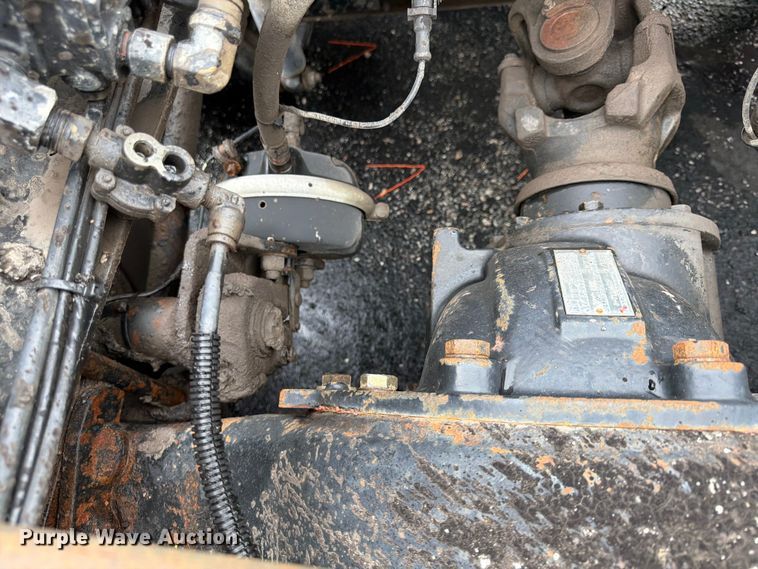 image for item FU4541 2000 International 9100i semi truck