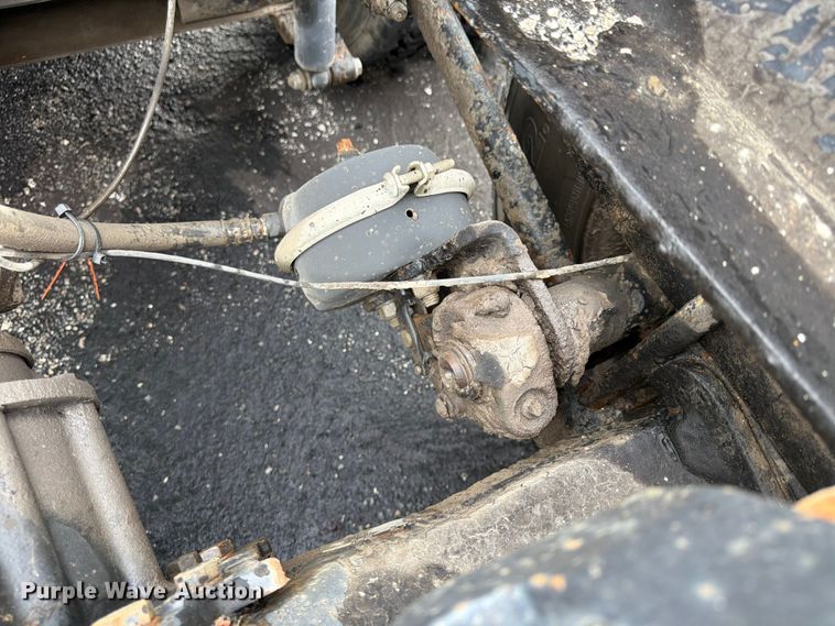 image for item FU4541 2000 International 9100i semi truck