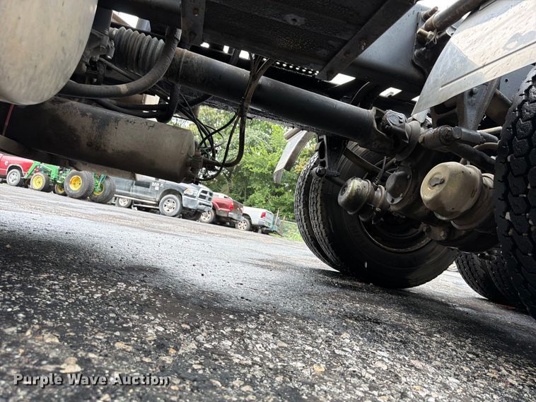 image for item FU4541 2000 International 9100i semi truck