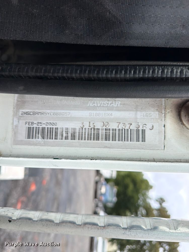 image for item FU4541 2000 International 9100i semi truck
