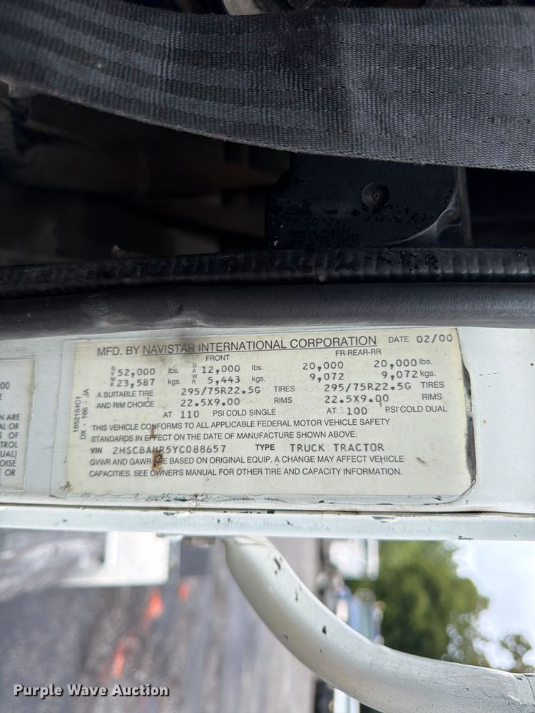 image for item FU4541 2000 International 9100i semi truck
