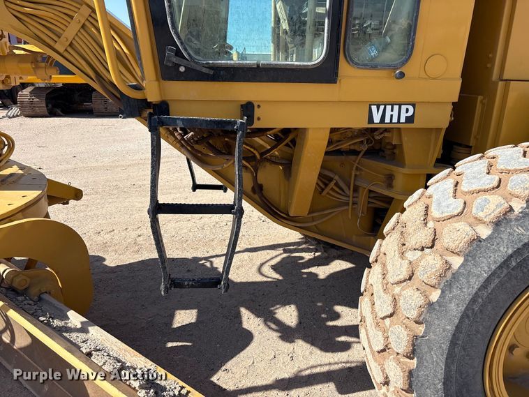 image for item JM9477 1999 Caterpillar 140H motor grader