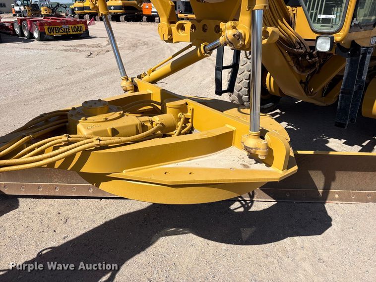 image for item JM9477 1999 Caterpillar 140H motor grader