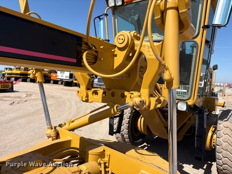 image for item JM9477 1999 Caterpillar 140H motor grader