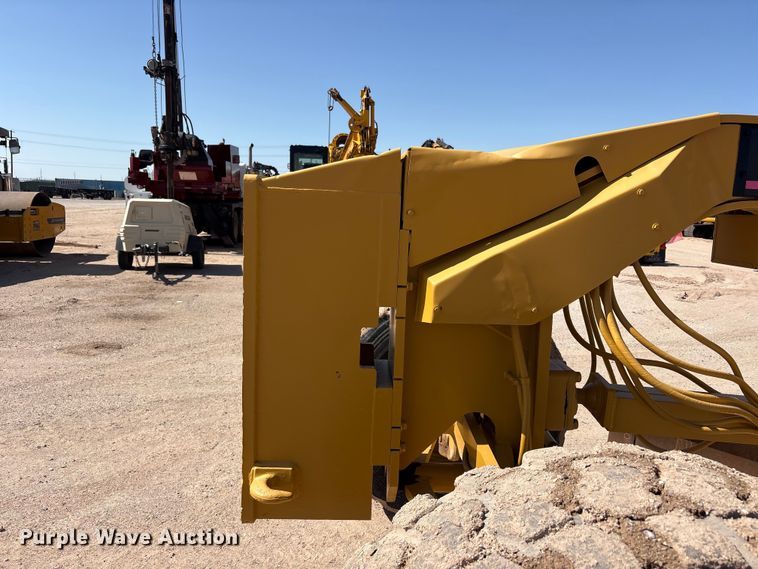 image for item JM9477 1999 Caterpillar 140H motor grader