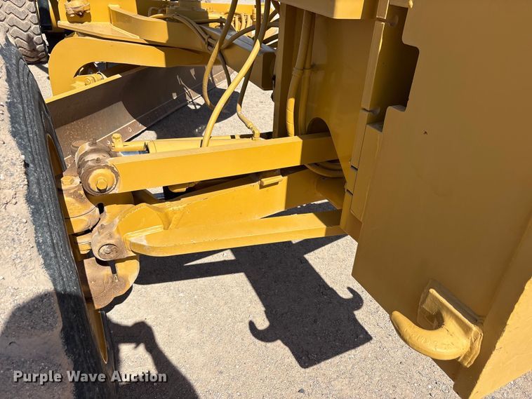 image for item JM9477 1999 Caterpillar 140H motor grader