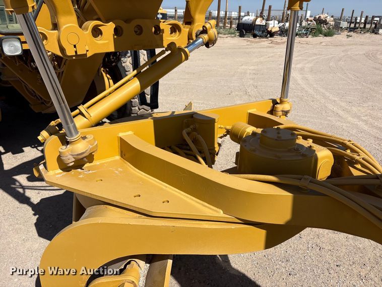 image for item JM9477 1999 Caterpillar 140H motor grader