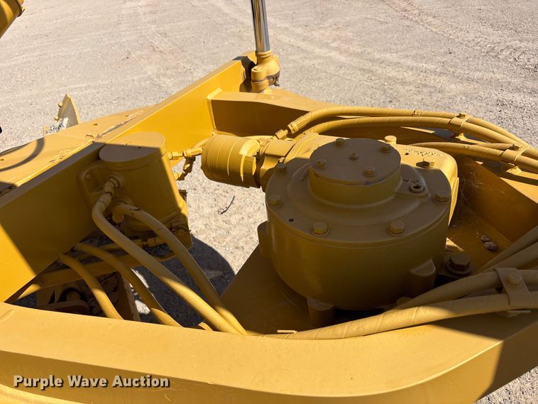 image for item JM9477 1999 Caterpillar 140H motor grader