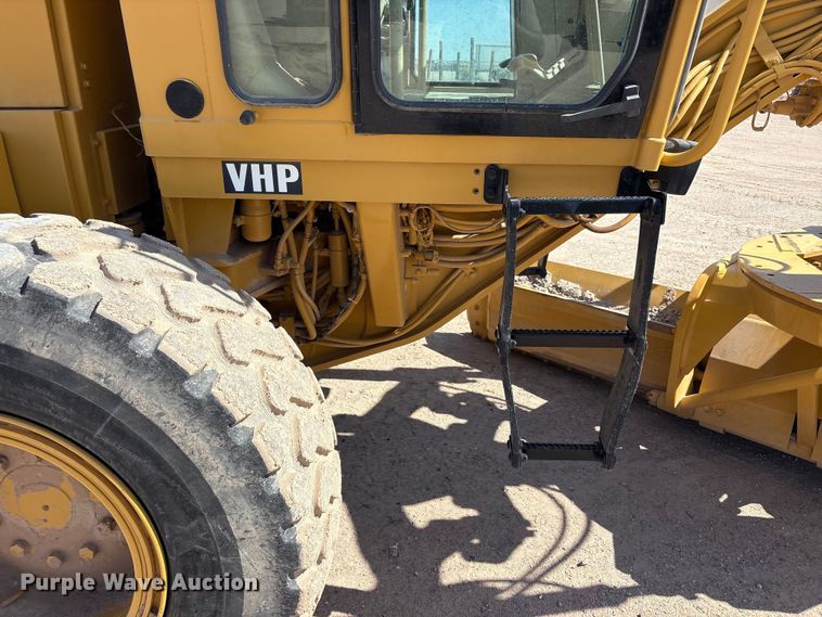 image for item JM9477 1999 Caterpillar 140H motor grader