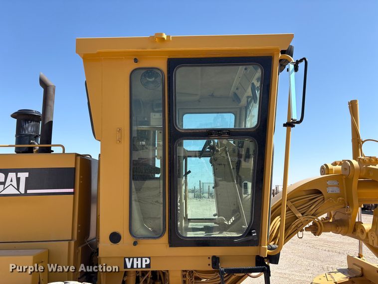 image for item JM9477 1999 Caterpillar 140H motor grader