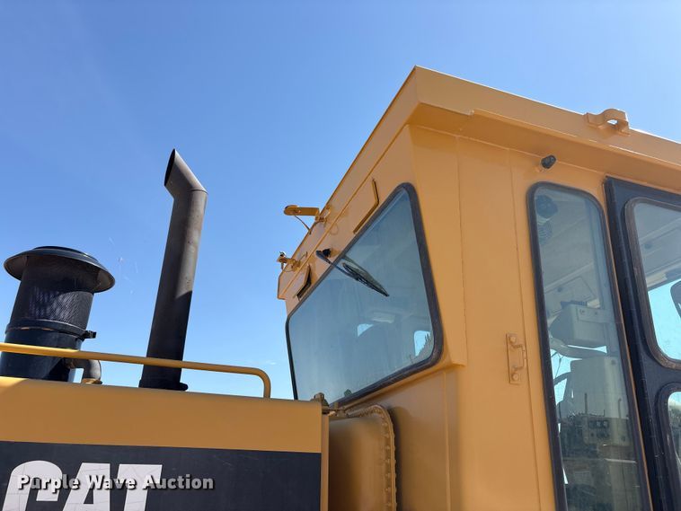 image for item JM9477 1999 Caterpillar 140H motor grader