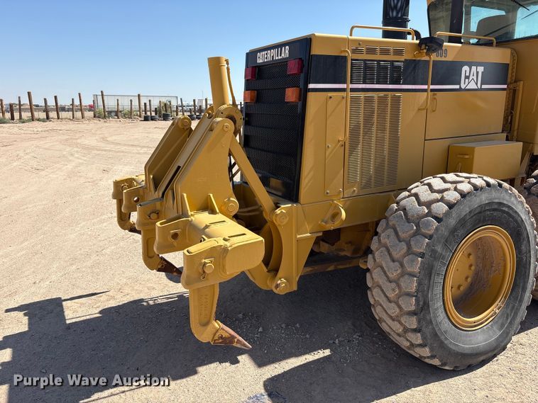 image for item JM9477 1999 Caterpillar 140H motor grader