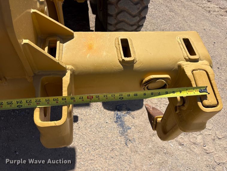 image for item JM9477 1999 Caterpillar 140H motor grader