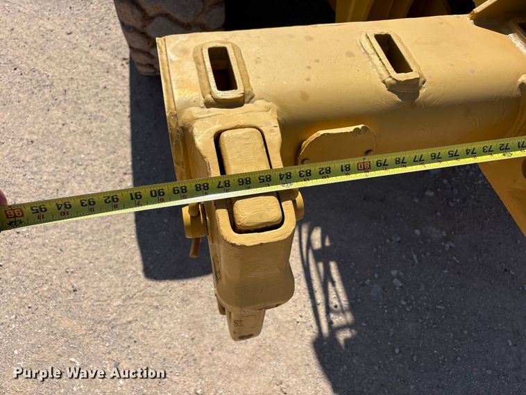 image for item JM9477 1999 Caterpillar 140H motor grader