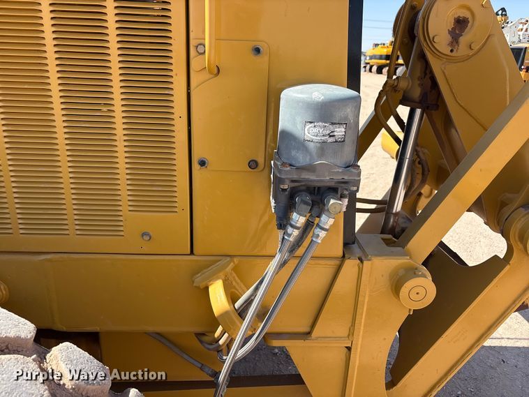 image for item JM9477 1999 Caterpillar 140H motor grader