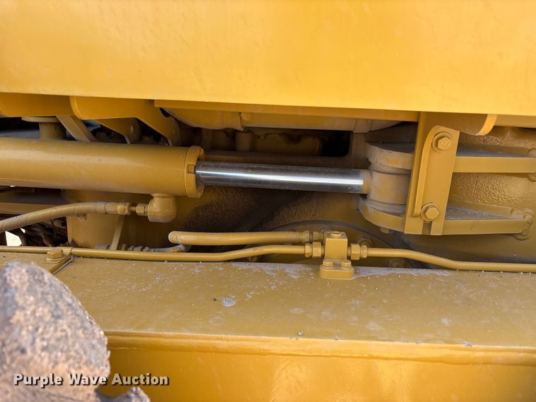 image for item JM9477 1999 Caterpillar 140H motor grader
