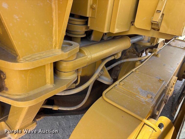 image for item JM9477 1999 Caterpillar 140H motor grader