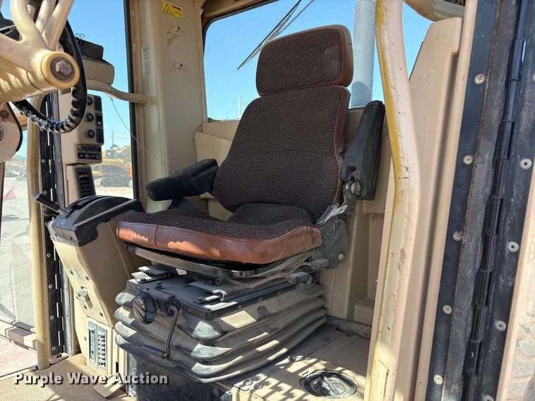 image for item JM9477 1999 Caterpillar 140H motor grader