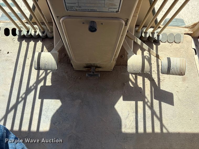 image for item JM9477 1999 Caterpillar 140H motor grader