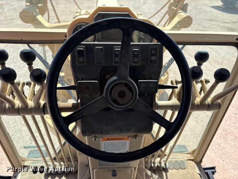 image for item JM9477 1999 Caterpillar 140H motor grader
